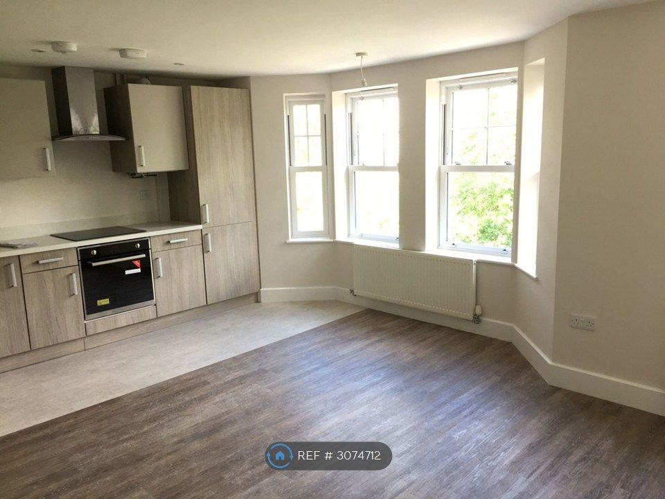 Property photo 1 of 6 Kitchen/ Living