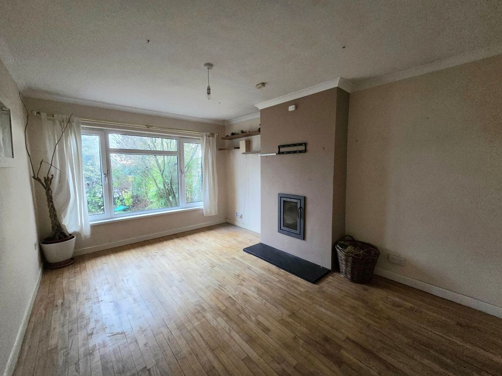 Property photo 3 of 12 Lounge