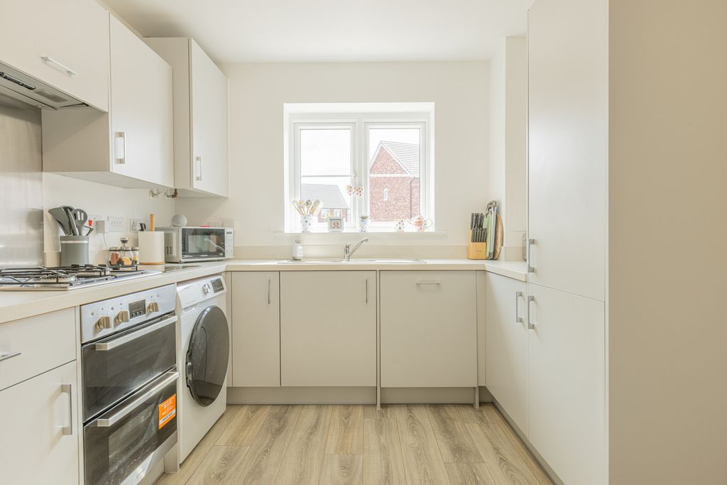 Property photo 2 of 27
