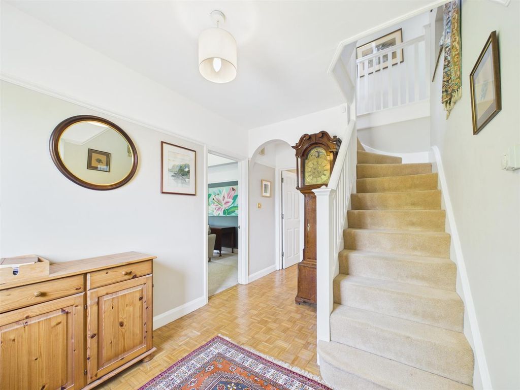 Property photo 2 of 21 Entrance Hall