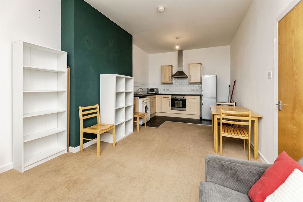 Property photo 2 of 9