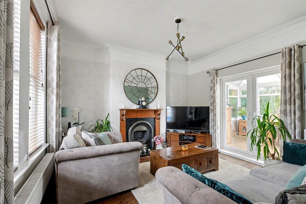 Property photo 2 of 28 Lounge/Sitting Room