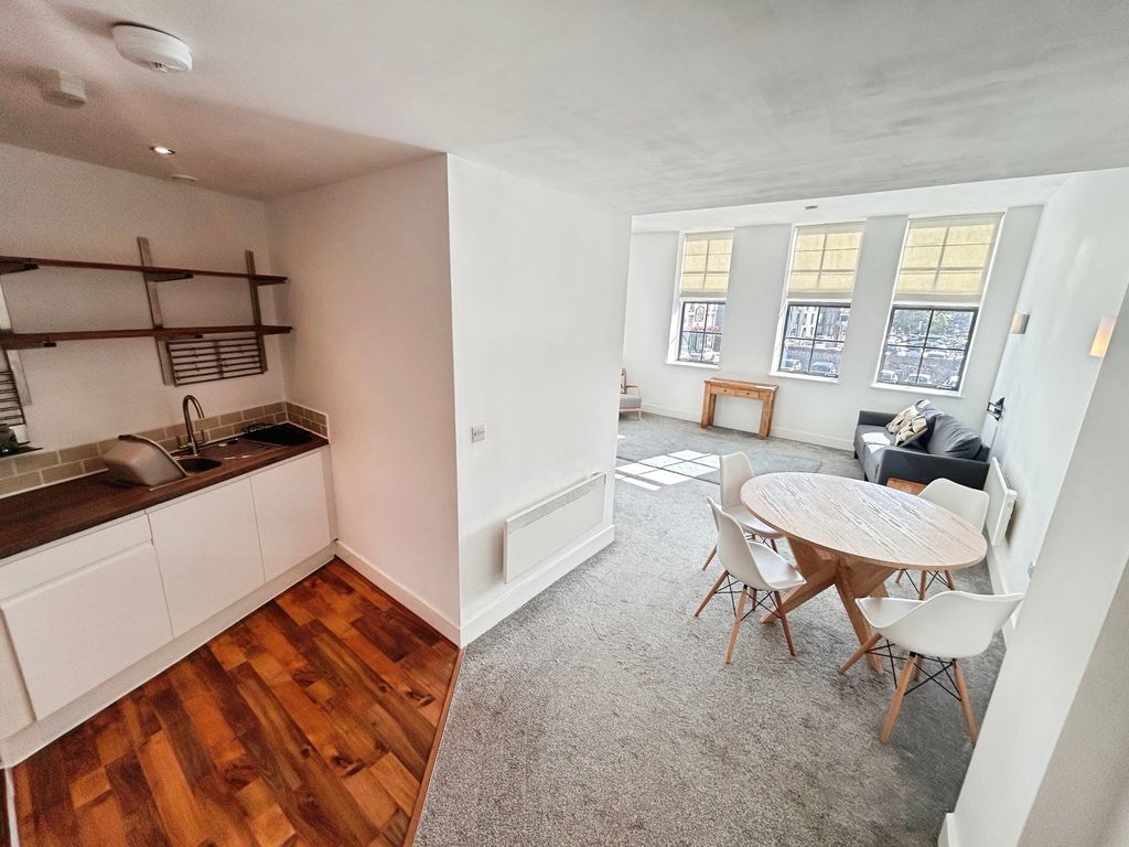Property photo 3 of 11 Pbox-Img.Jpg