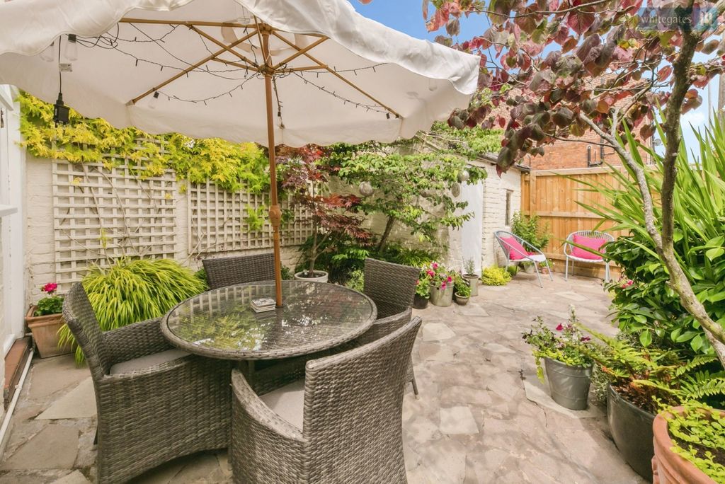 Property photo 3 of 32 Pbox-Img.Jpg