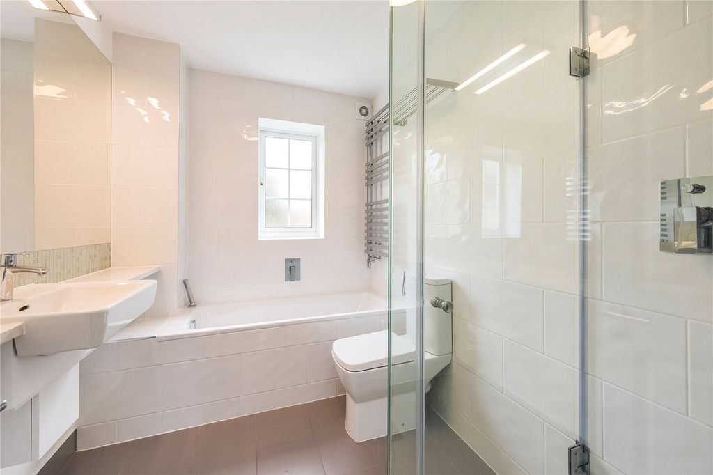 Property photo 3 of 7 Bathroom