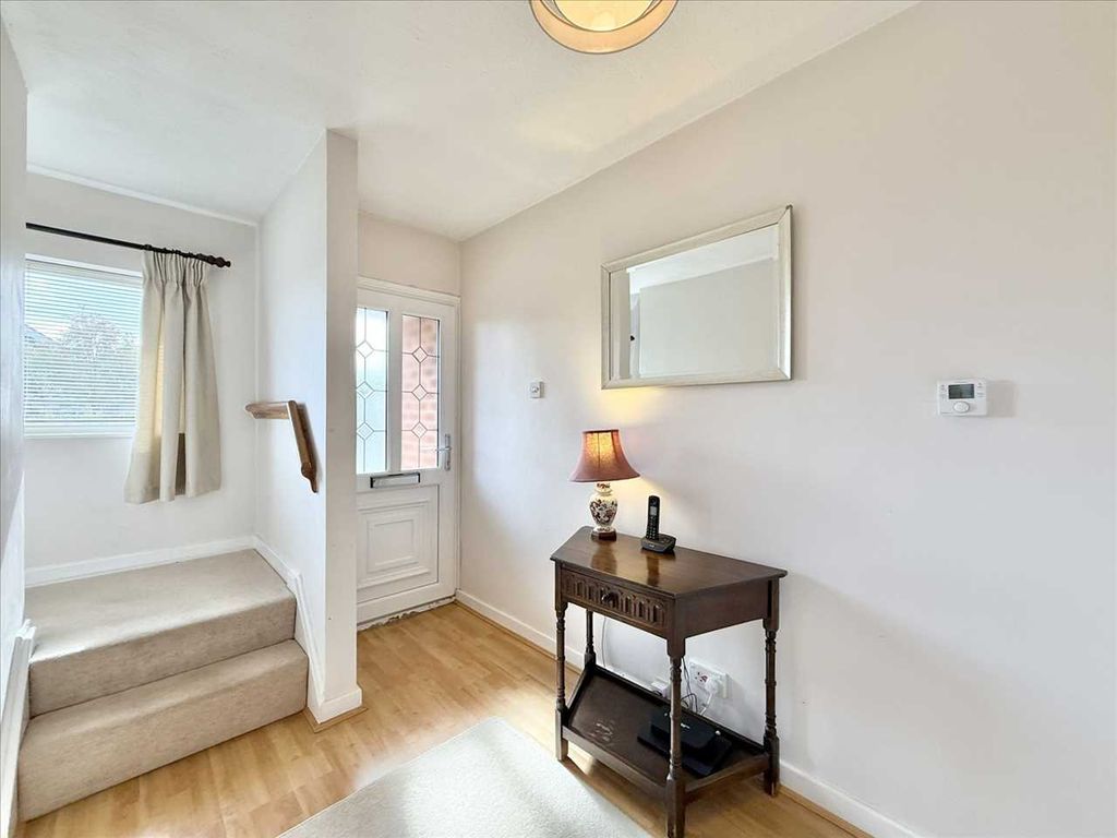 Property photo 3 of 24 Entrance Hall
