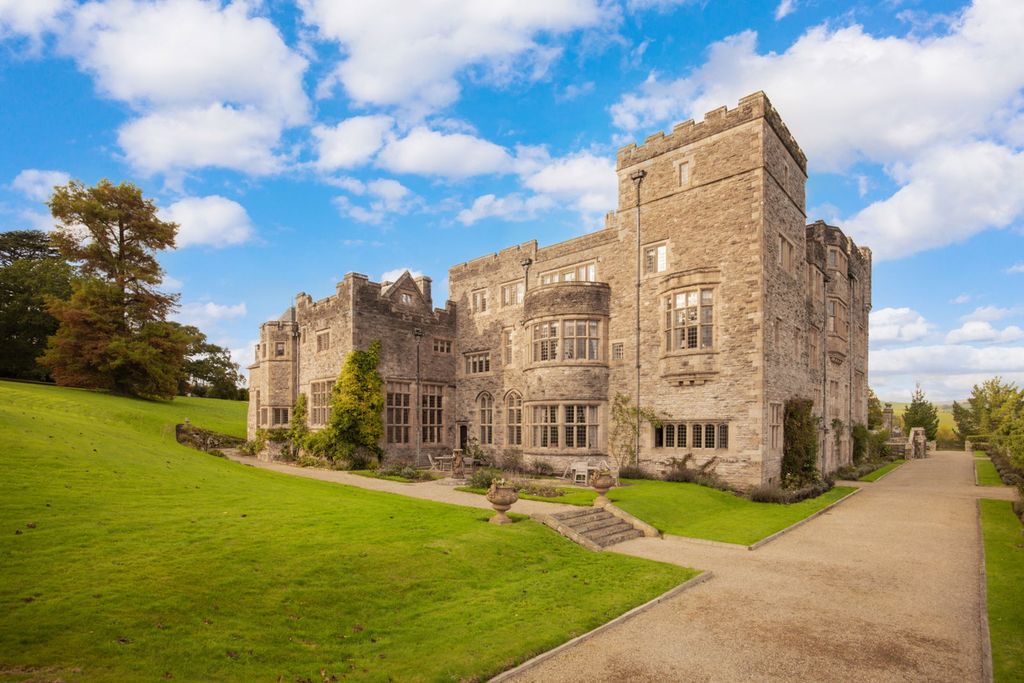 Property photo 2 of 23