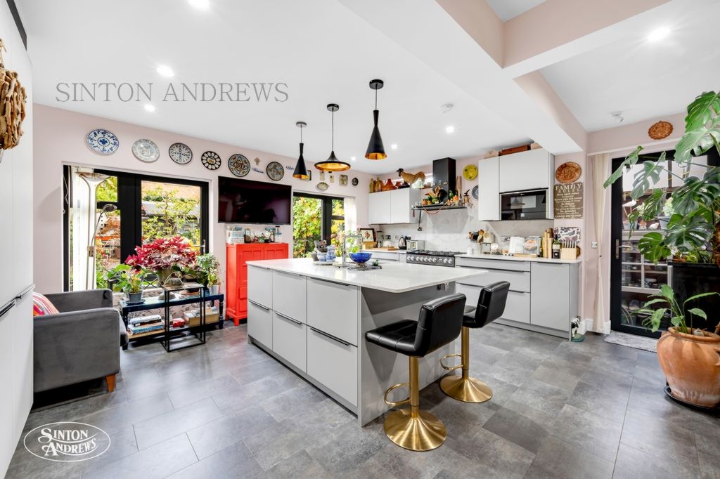 Property photo 3 of 15 Photo 3