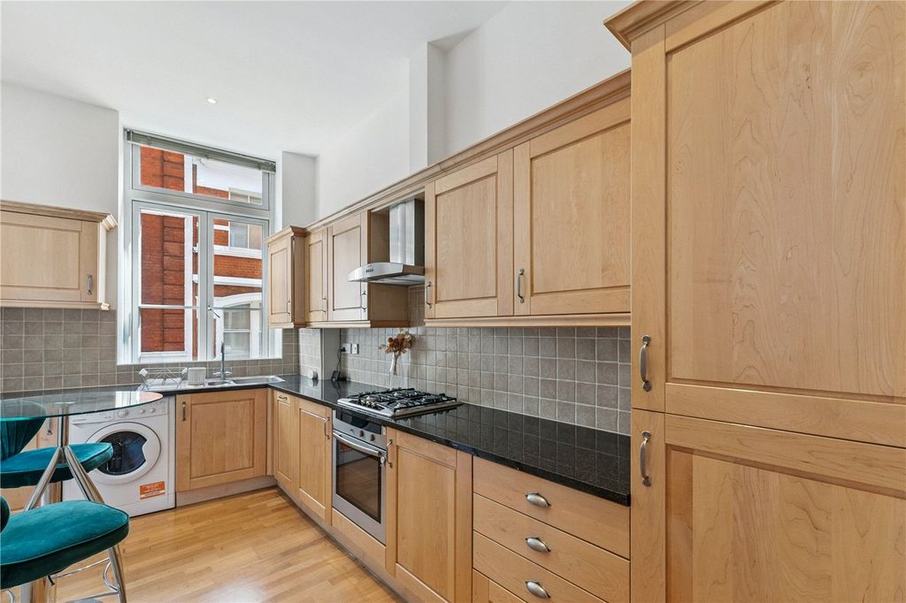 Property photo 2 of 14 Kitchen