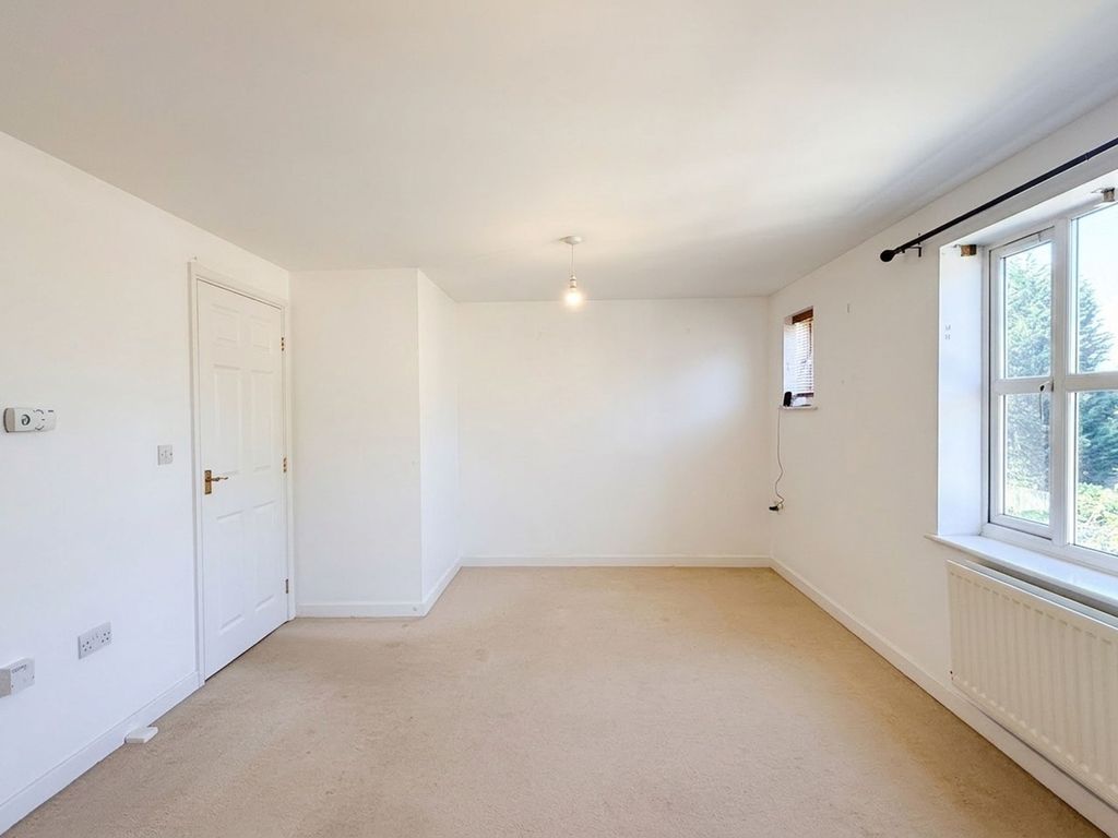 Property photo 3 of 10 Living Room