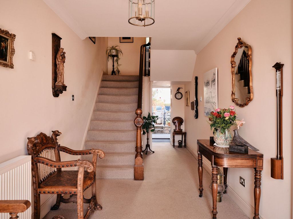 Property photo 2 of 31