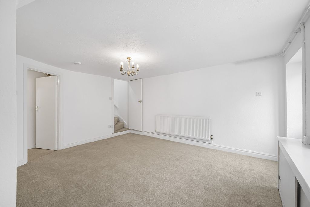 Property photo 3 of 23