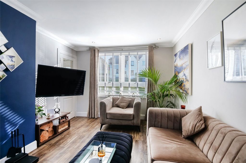 Property photo 2 of 25 Picture No. 16