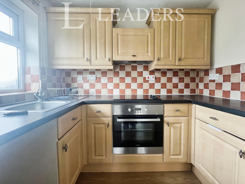 Property photo 3 of 6 Kitchen