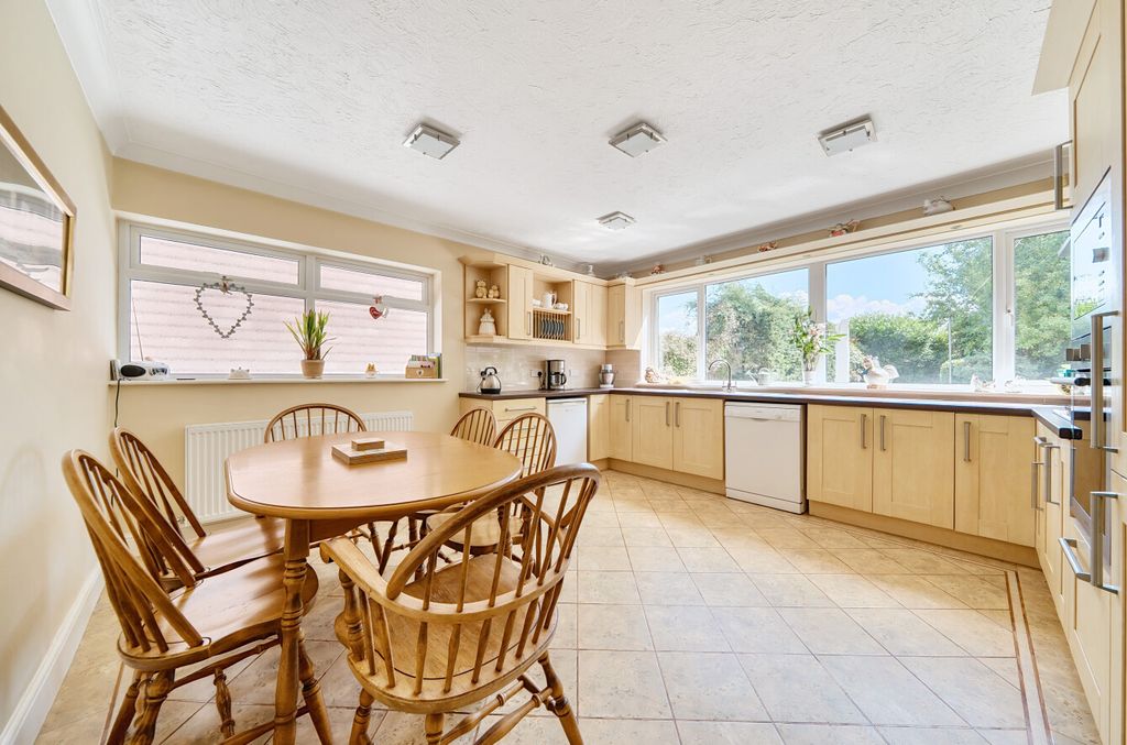 Property photo 3 of 14 1326008-13-687E34...