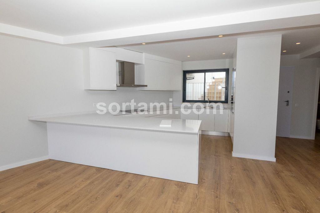 Property photo 3 of 34