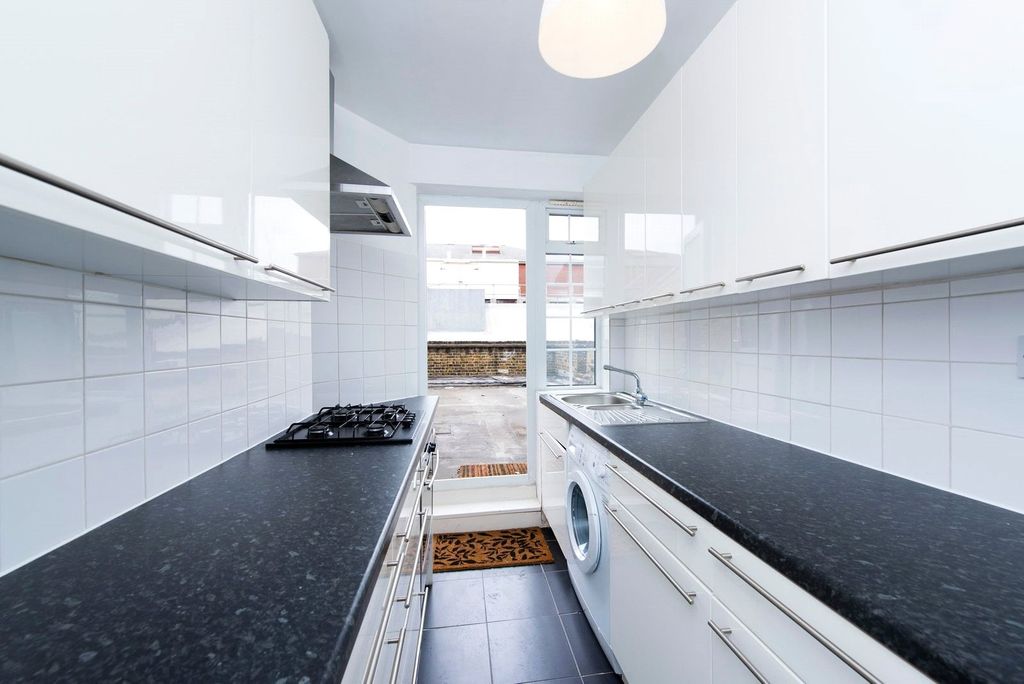 Property photo 3 of 6 Flat A 37 Chapel Market 3