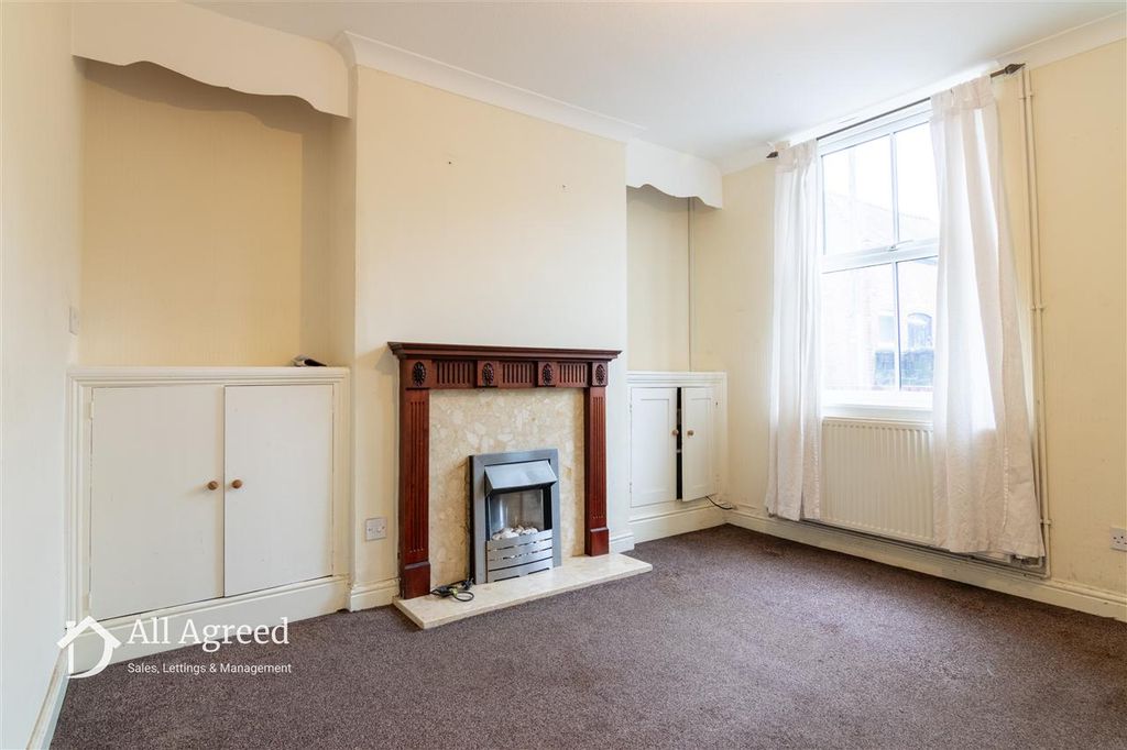 Property photo 2 of 11 Lounge