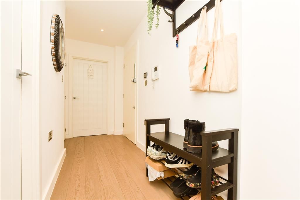 Property photo 2 of 8 Hallway