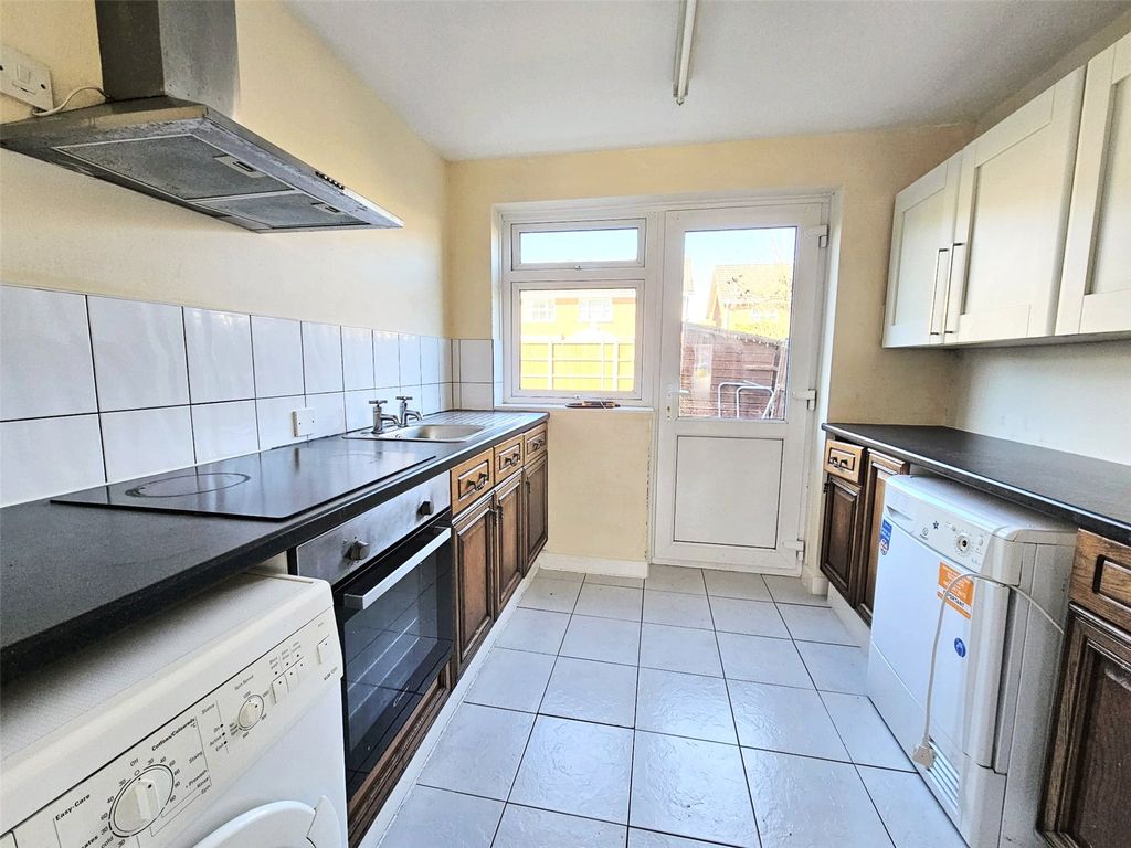 Property photo 2 of 8 Picture No. 12