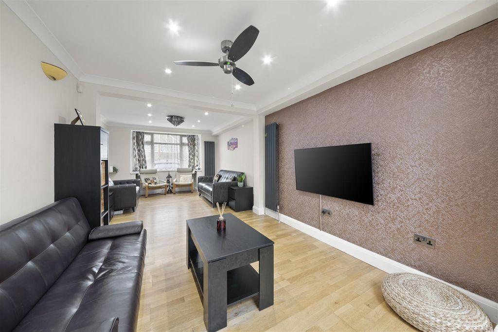 Property photo 2 of 20