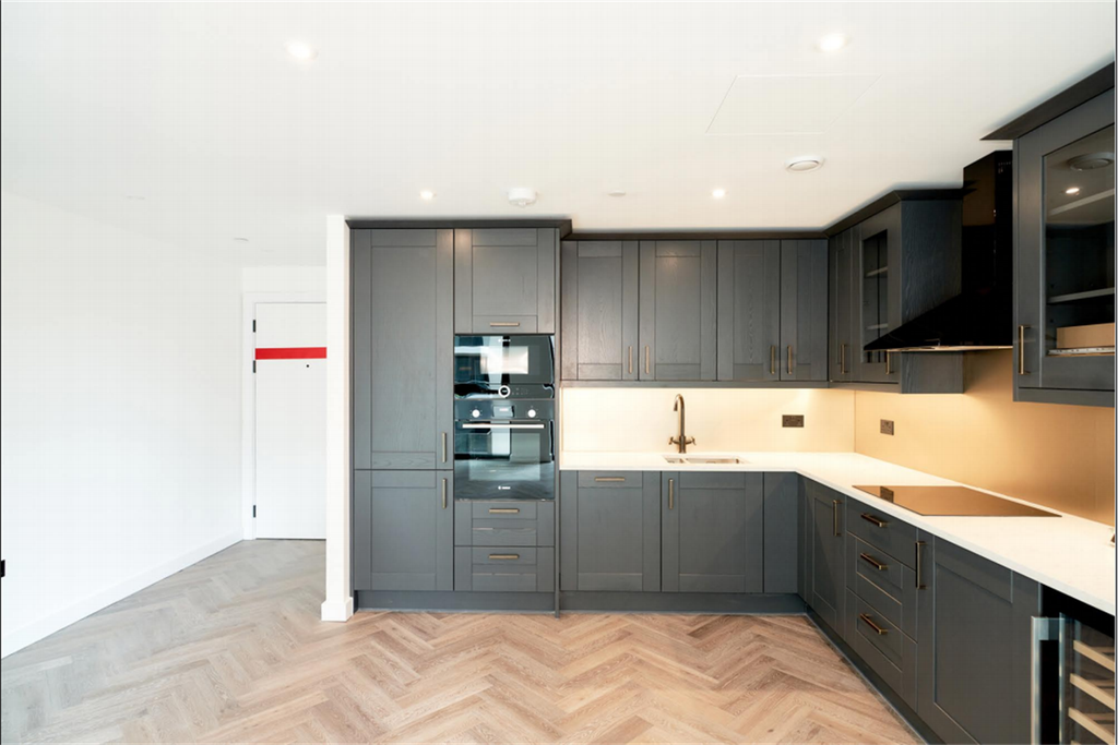 Property photo 3 of 18 Kitchen
