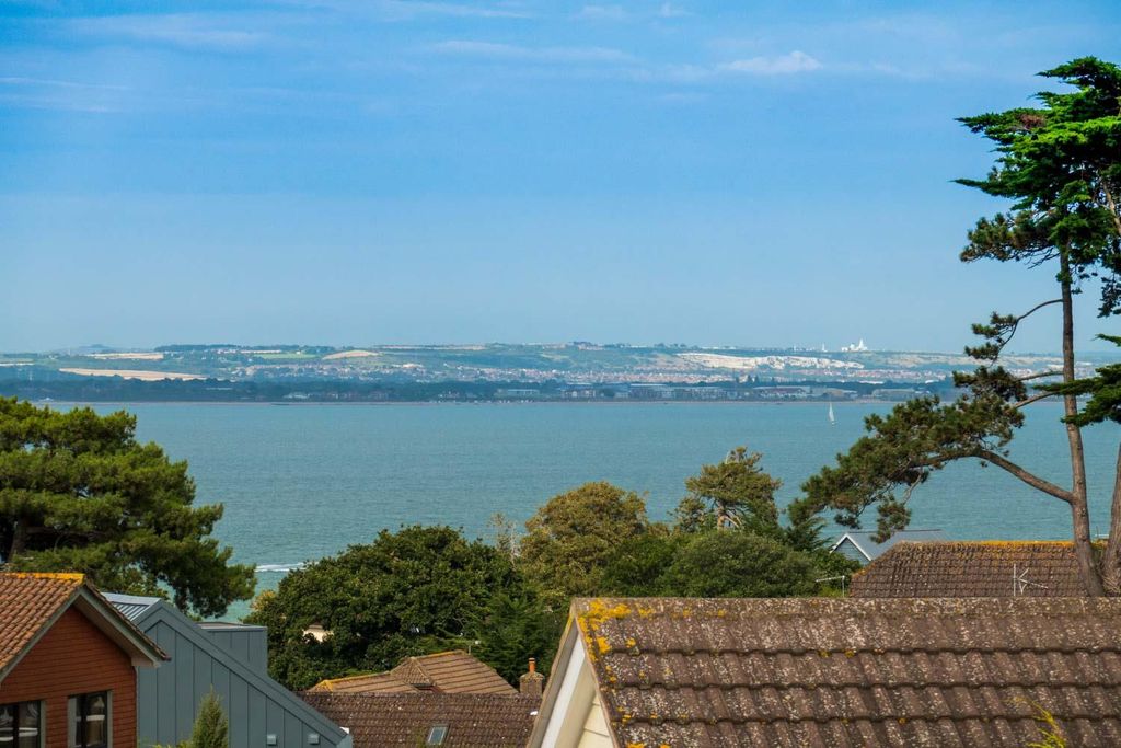 Property photo 2 of 25 Sea Views