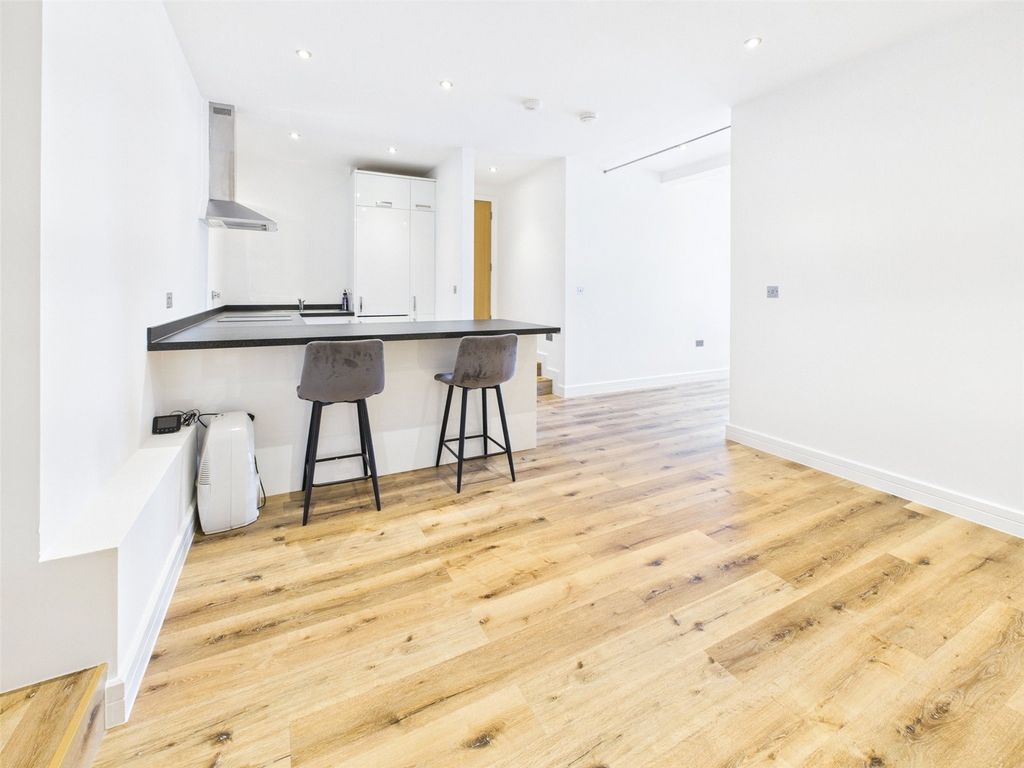 Property photo 3 of 11 Picture No. 12