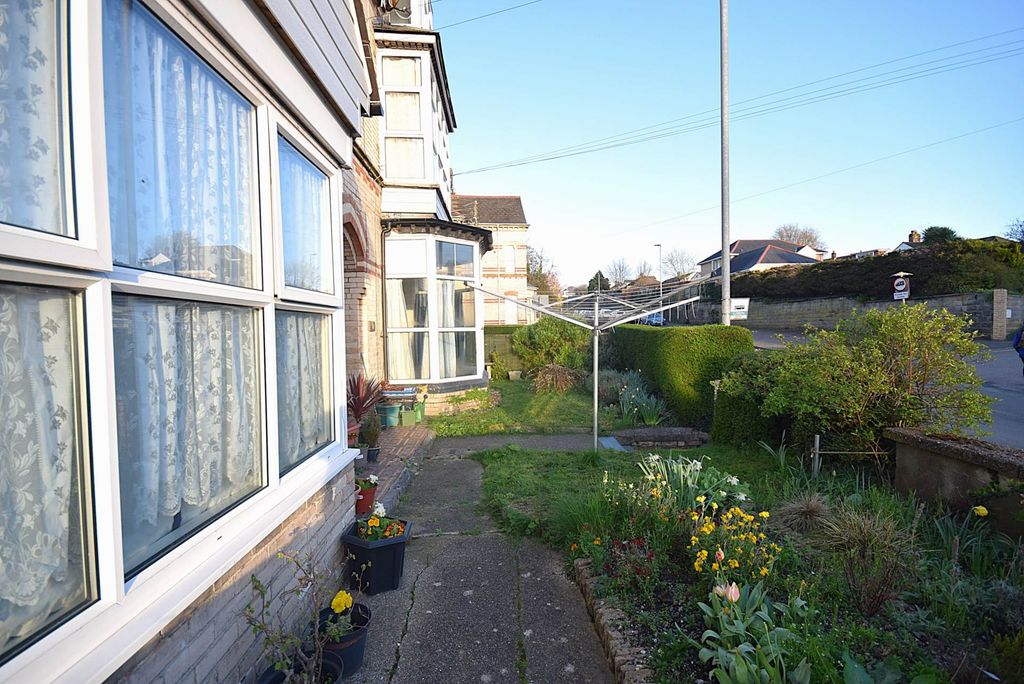 Property photo 2 of 8