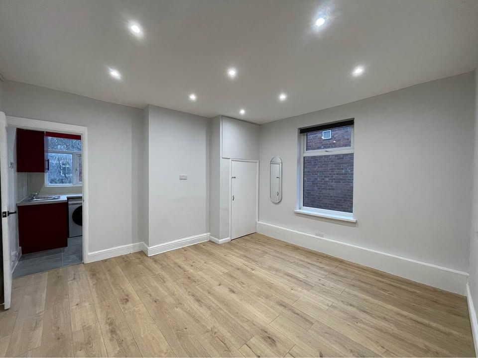 Property photo 2 of 6 Main Room