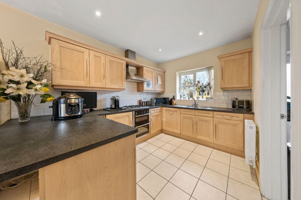 Property photo 2 of 39