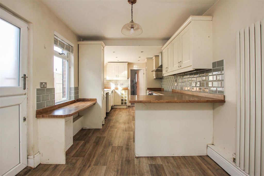 Property photo 2 of 17 Kitchen/Breakfast Room