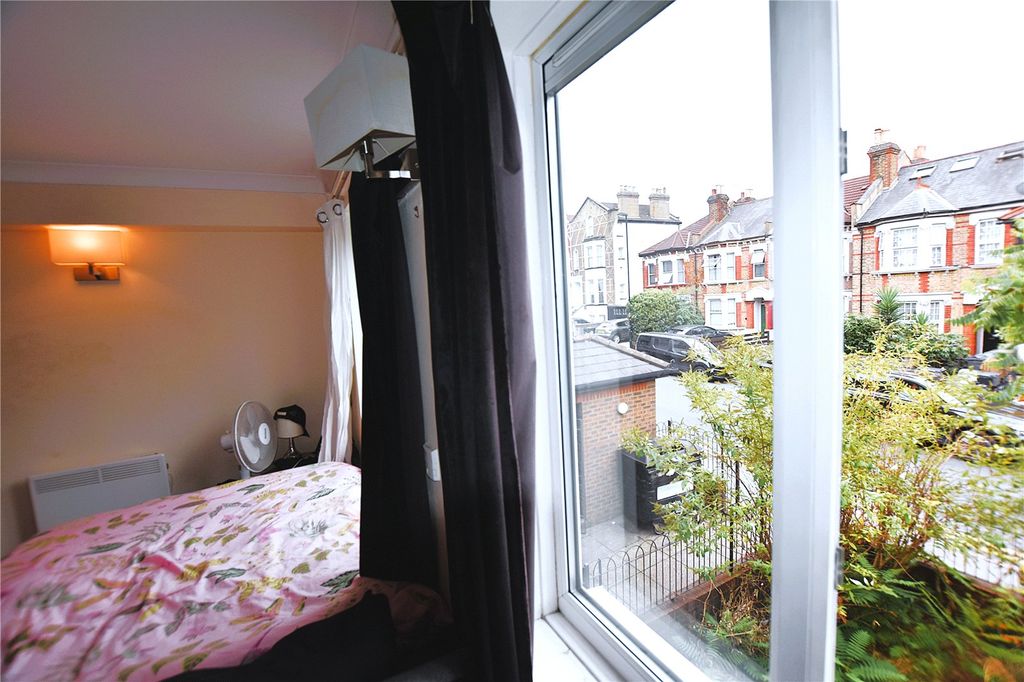 Property photo 3 of 6 Picture No. 05