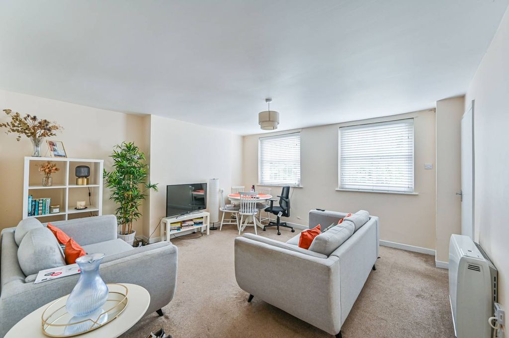 Property photo 2 of 9
