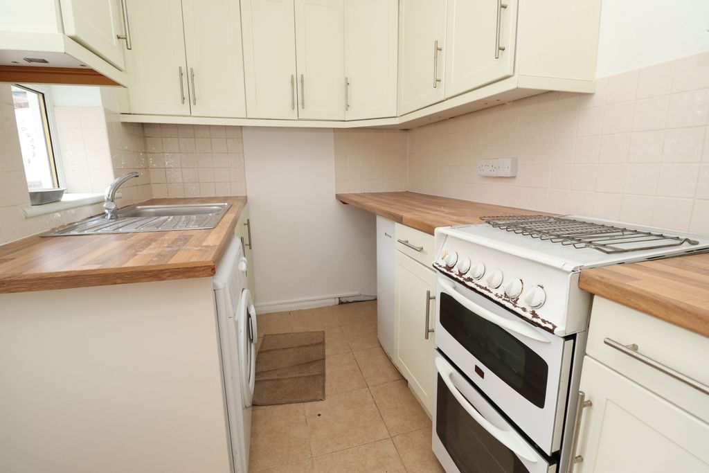 Property photo 2 of 12 Img_3437