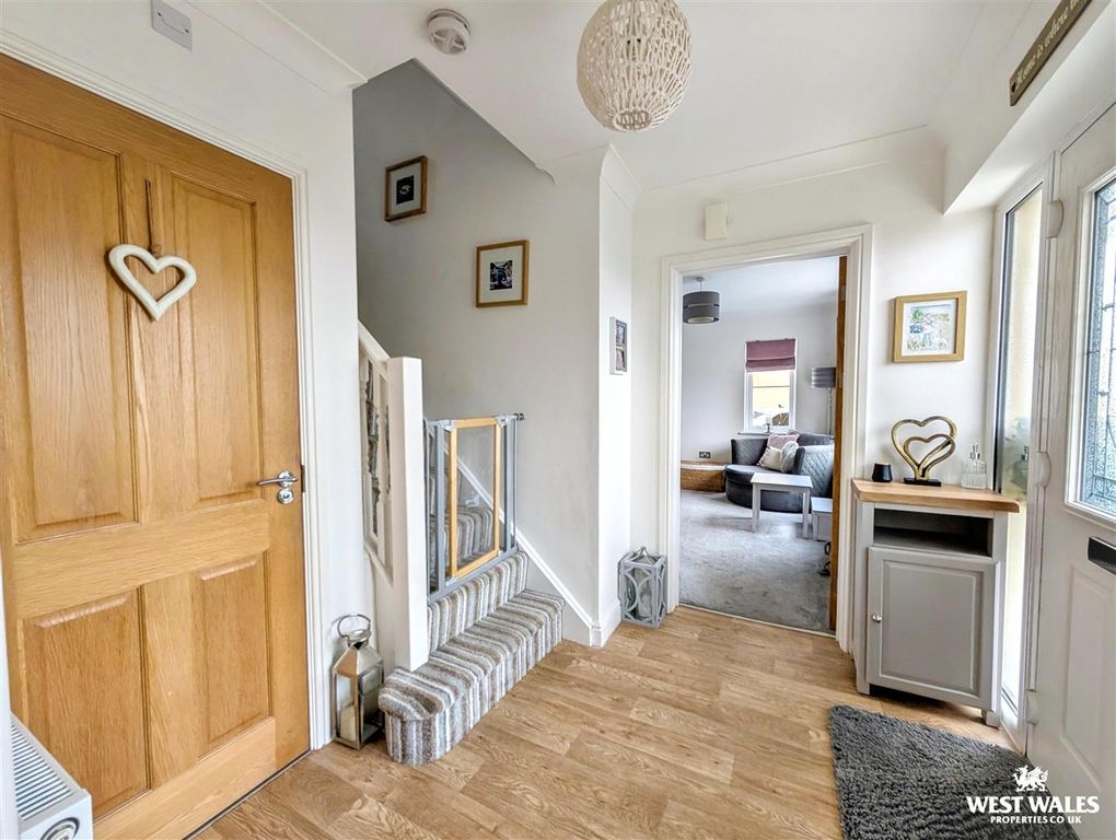 Property photo 2 of 24 1000146008.Jpg