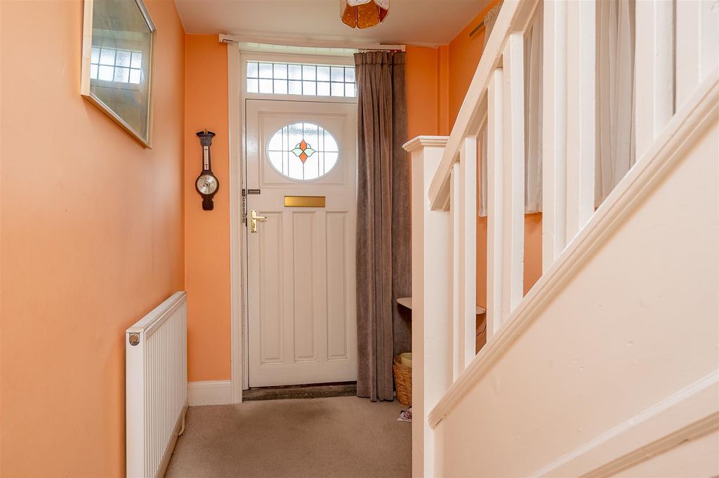Property photo 3 of 18 Hallway