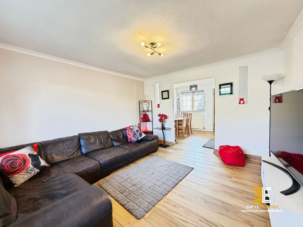 Property photo 3 of 27