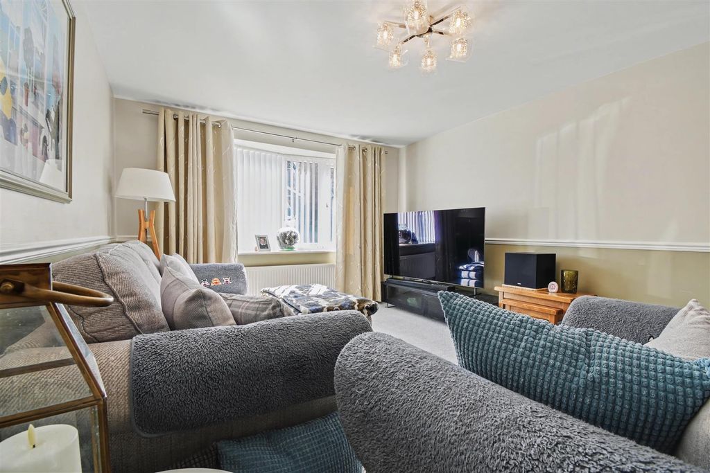 Property photo 2 of 21 Living Room