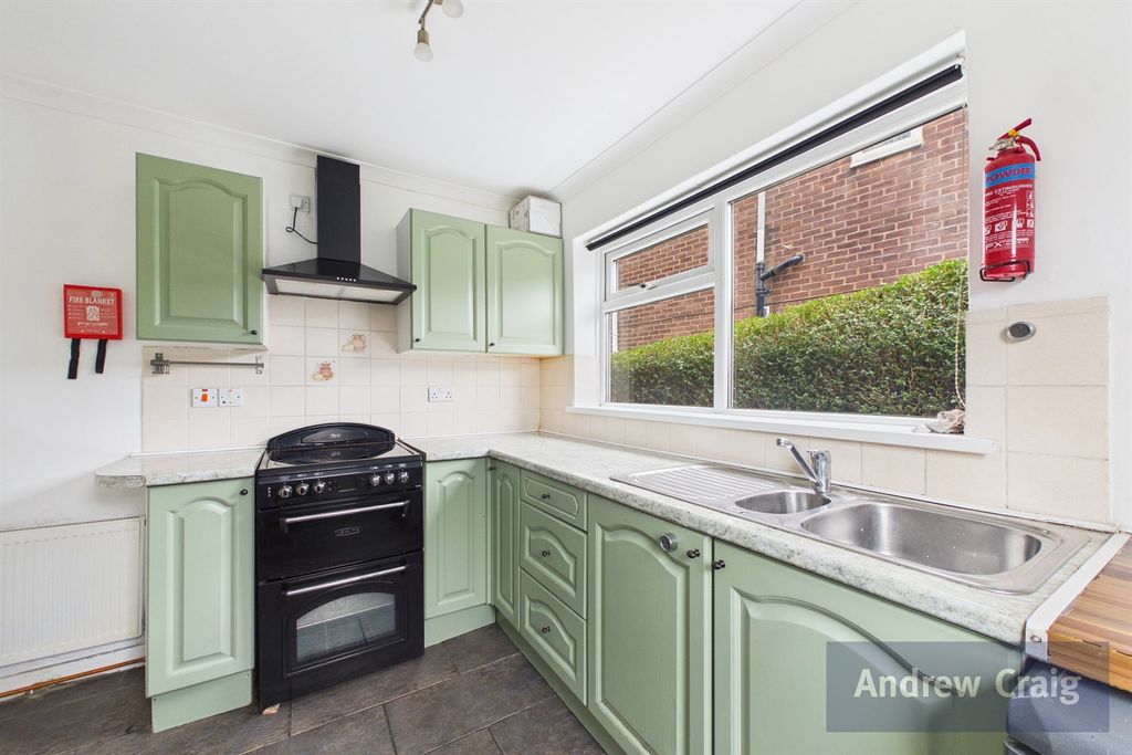 Property photo 3 of 11 Kitchen