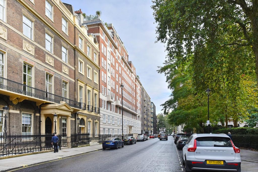 Property photo 1 of 9 3, 15 Portman Square (9).Jpg