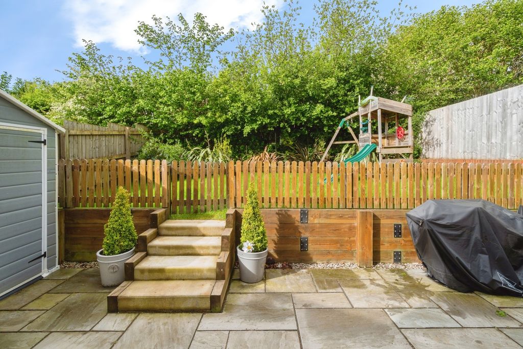 Property photo 2 of 17 Garden