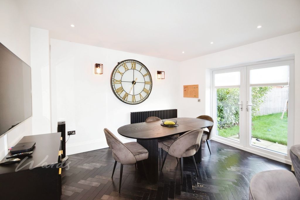 Property photo 3 of 24 4