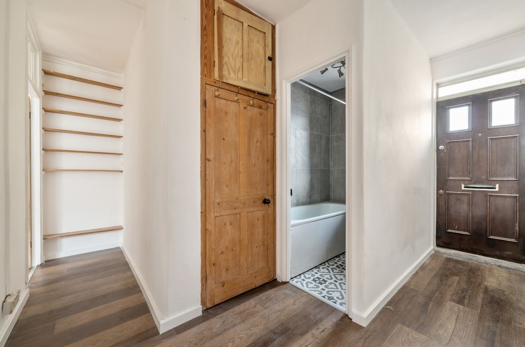 Property photo 3 of 10 Photo 2