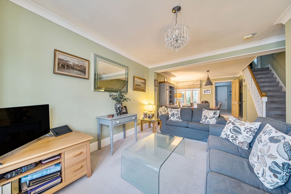 Property photo 3 of 16 1365867-2-68ee693...