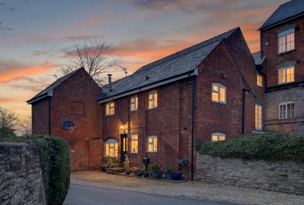 Property photo 1 of 21 Twilight