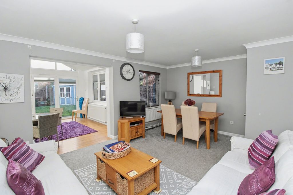 Property photo 2 of 21 Lounge