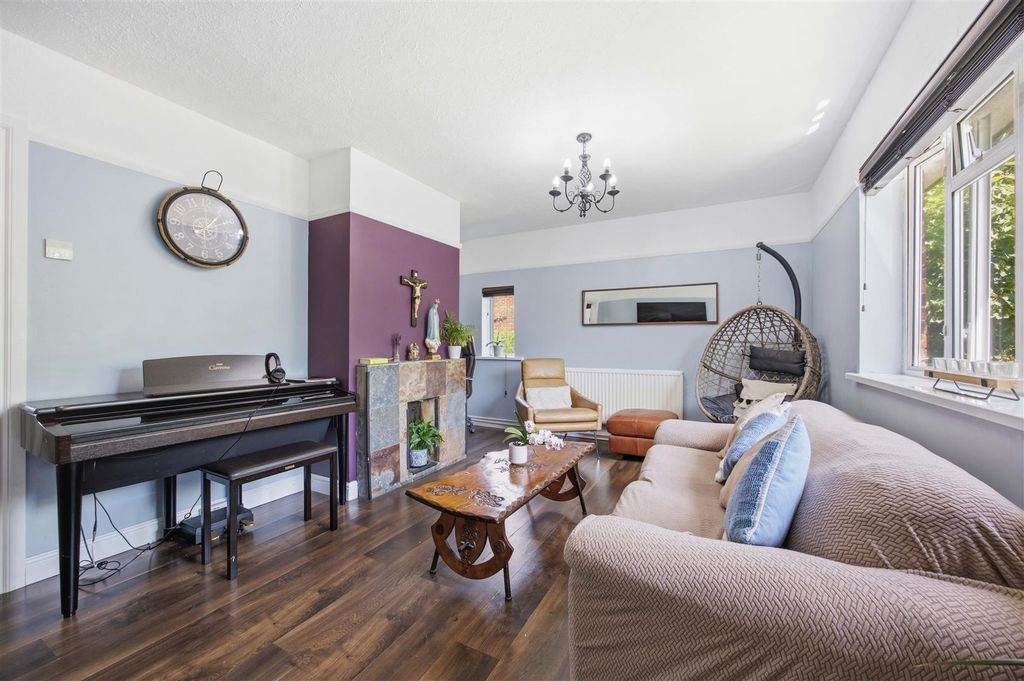 Property photo 2 of 11 Living Room