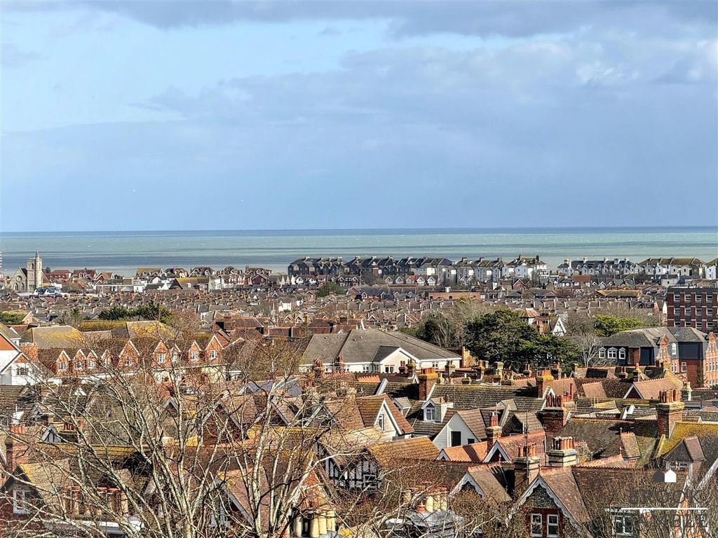 Property photo 2 of 12 01323 438506