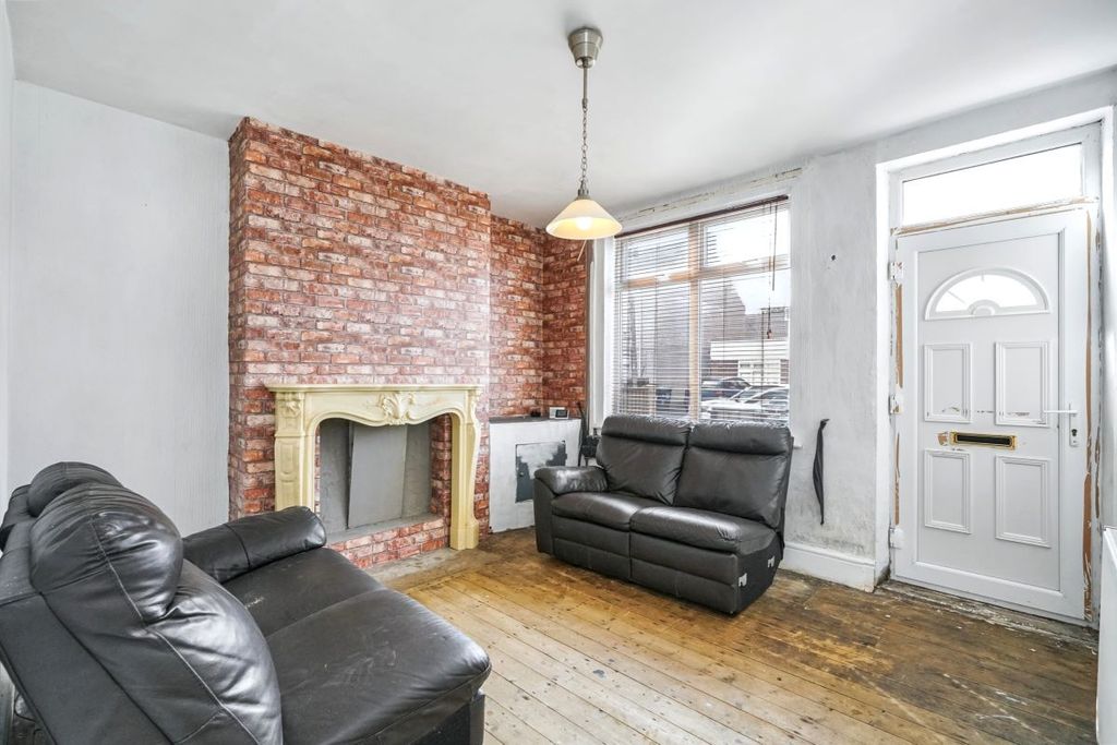 Property photo 2 of 17